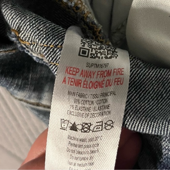 Supply & Demand Distressed Denim Jeans - Picture 7 of 7